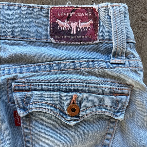 Levi’s Low Rise 542 Capris - Picture 6 of 7